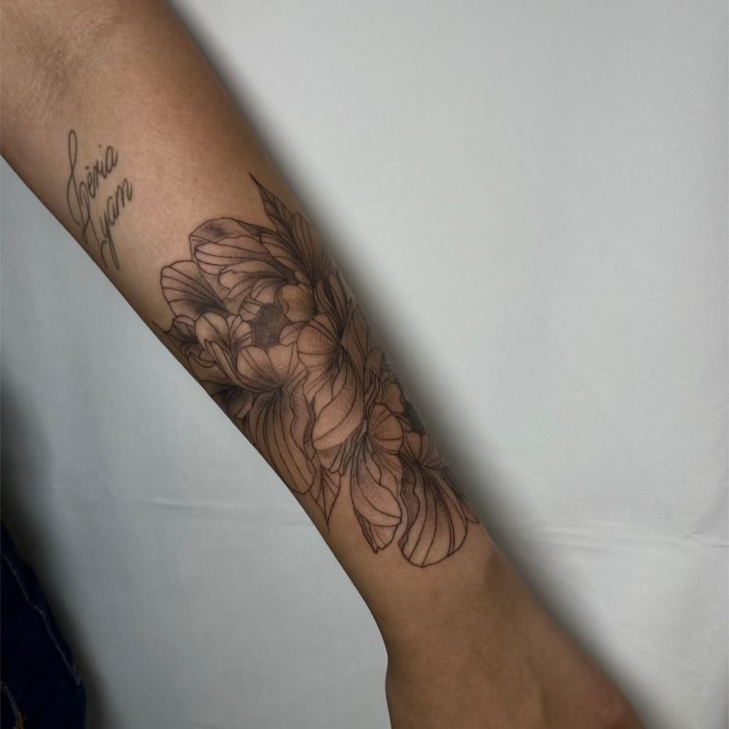 tatouage lyon blackwork lettrage
