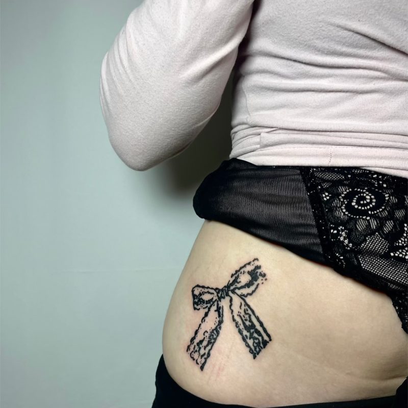 tatouage lyon blackwork lettrage