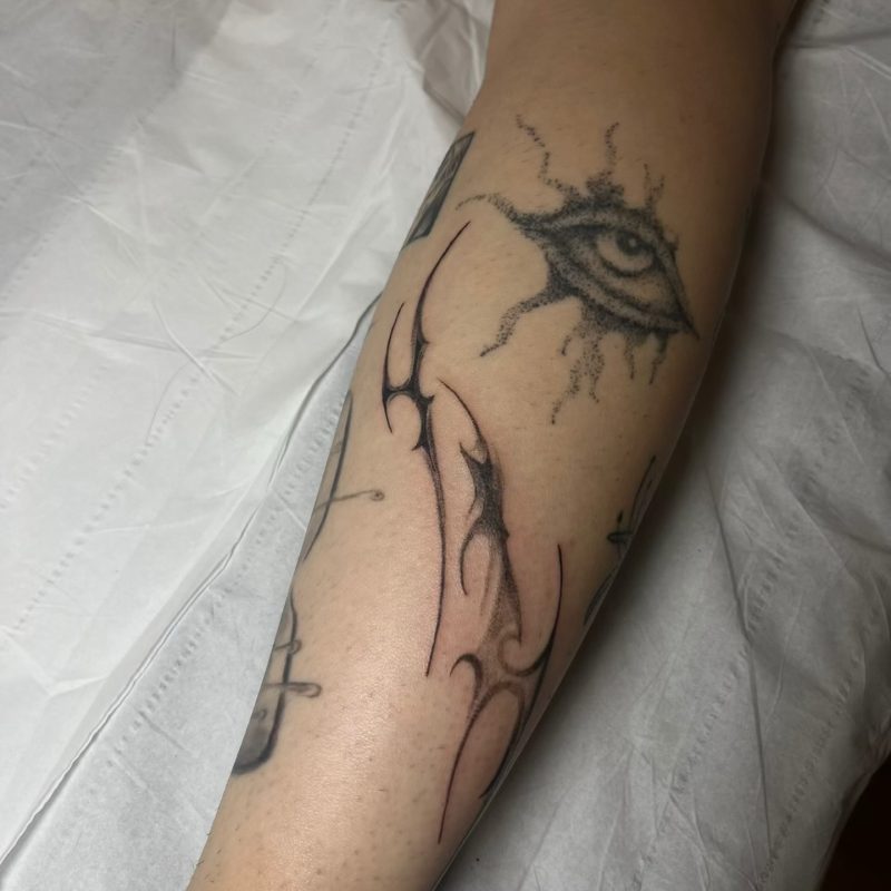 tatouage lyon blackwork lettrage